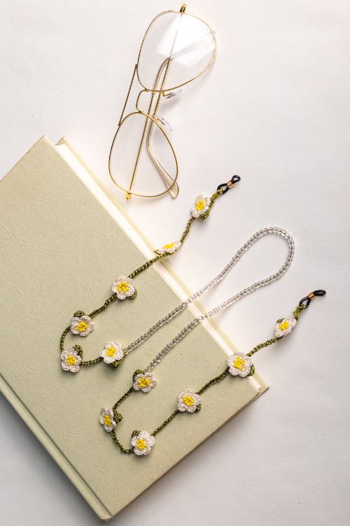 Samoolam Handmade Crochet Daisies Spec Chain-White, Green - Image 3