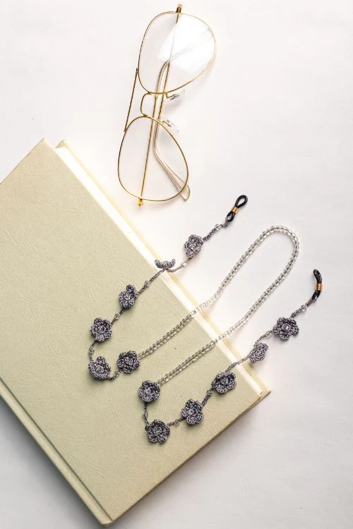 Samoolam Handmade Crochet Floral Trail Spec Chain-Grey