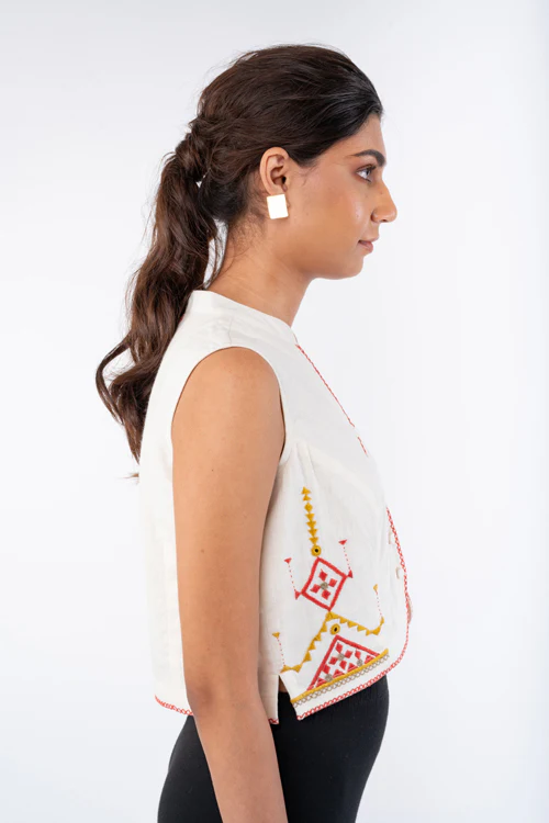Rangsutra Shifrah Soof Embroidered Off-White Sleeveless Blouse - Image 4