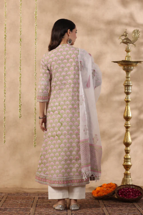 Shuddhi Green And Pink 2 Piece Kurta Set - Image 5