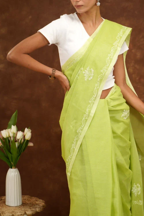 Shwet Women Green Hand Embroidered Chikankari Mulmul Saree - Image 6