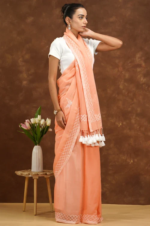 Shwet Women Peach Hand Embroidered Chikankari Mulmul Saree - Image 4