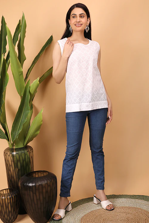 Shwet Women White Chikankari Sleevless Top - 283 - Image 4