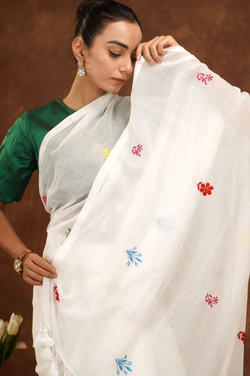 Shwet Women White Hand Embroidered Chikankari  Mulmul Saree - Image 4