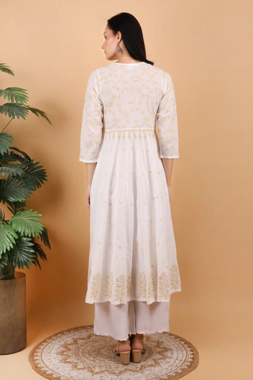 Shwet Women White Hand Embroidered Chikankari Shrug - Image 4
