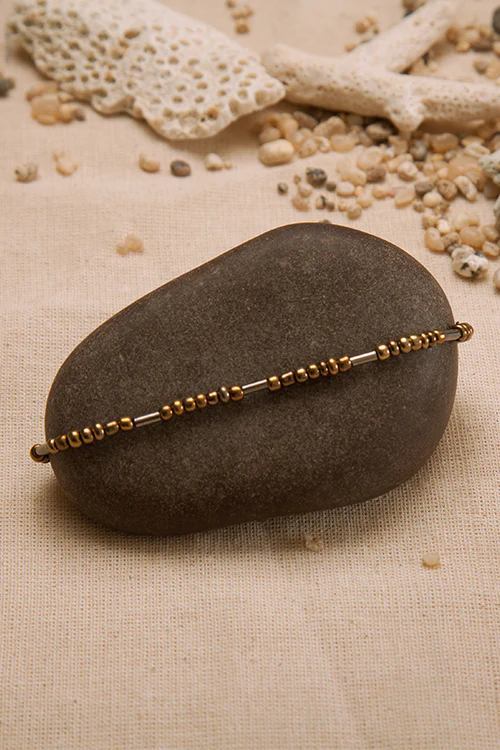 Dhaaga Single Gold Bugle Bead Bracelet