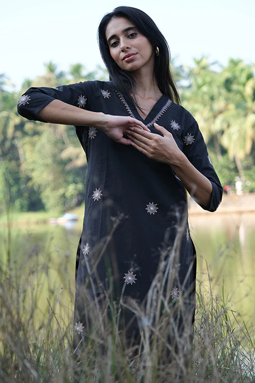Okhai 'Songful' Pure Cotton Hand Embroidered Mirror Work Kurta - Image 5