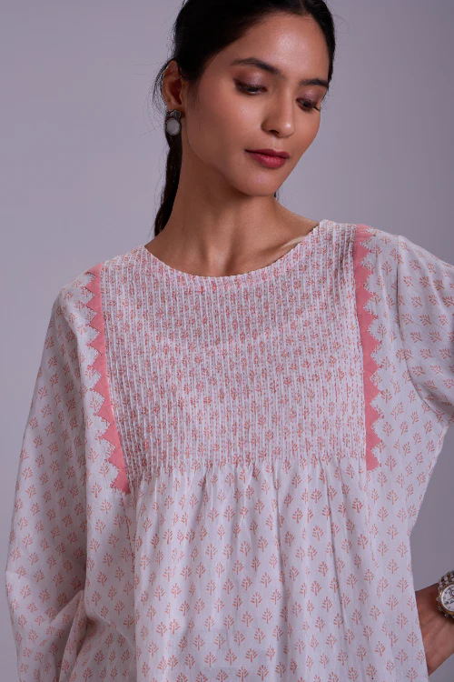 Rangsutra Suhani White Pintuck Cotton Top With Applique - Image 3
