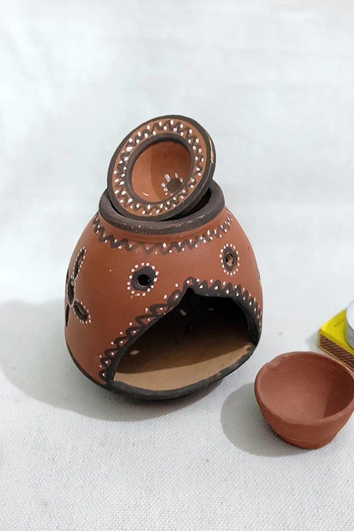 Terracotta by Sachii "
Kutch Painted Pottery Diffuser Lamp Unglazed" - Image 3