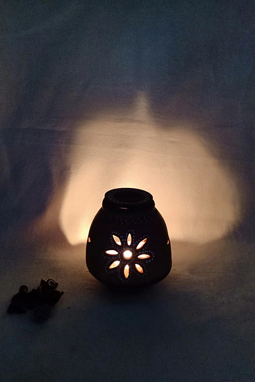 Terracotta by Sachii "
Kutch Painted Pottery Diffuser Lamp Unglazed" - Image 4