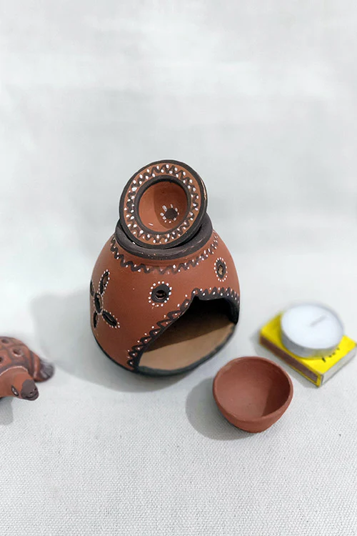 Terracotta by Sachii "
Kutch Painted Pottery Diffuser Lamp Unglazed" - Image 6