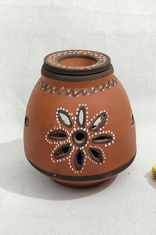 Terracotta by Sachii "
Kutch Painted Pottery Diffuser Lamp Unglazed" - Image 7