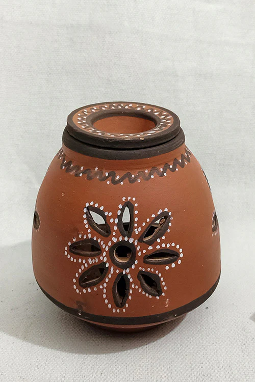 Terracotta by Sachii "
Kutch Painted Pottery Diffuser Lamp Unglazed" - Image 8