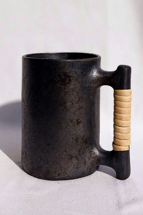Terracotta by Sachii Longpi Black Pottery Beer Mug Large - Image 4