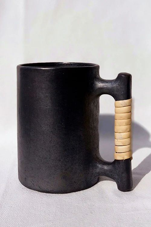 Terracotta by Sachii Longpi Black Pottery Beer Mug Large - Image 5