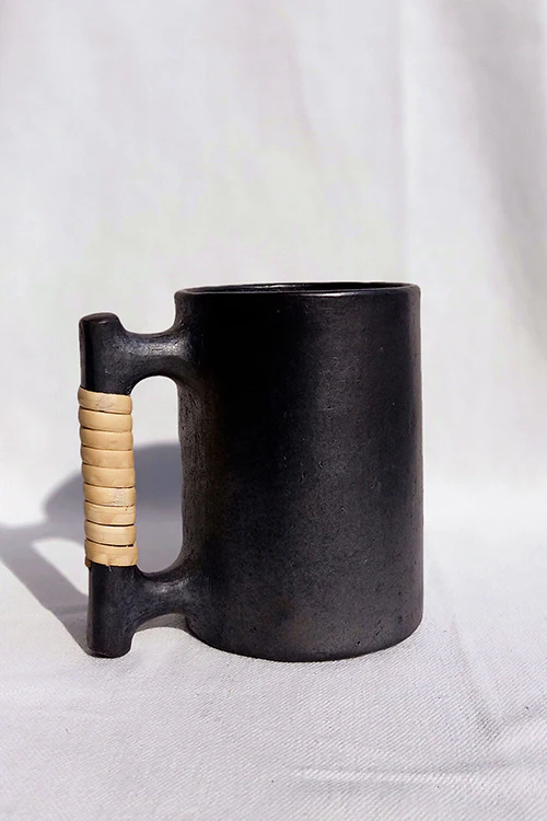 Terracotta by Sachii Longpi Black Pottery Beer Mug Large - Image 7