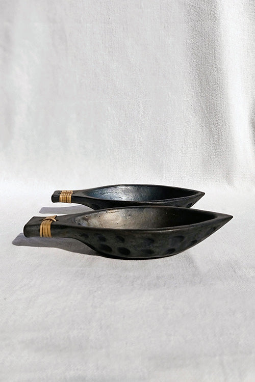 Terracotta by Sachii Longpi Black Pottery Boat-shaped Serving Bowl - Image 7