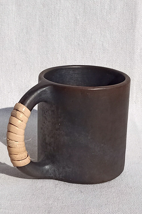 Terracotta by Sachii Longpi Black Pottery Coffee Mug Large - Image 4