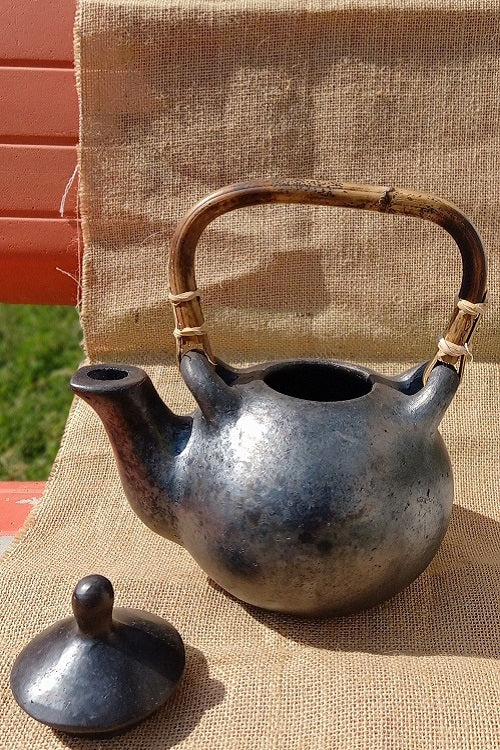 Terracotta by Sachii Longpi Black Pottery Flame-Safe Kettle - Image 4