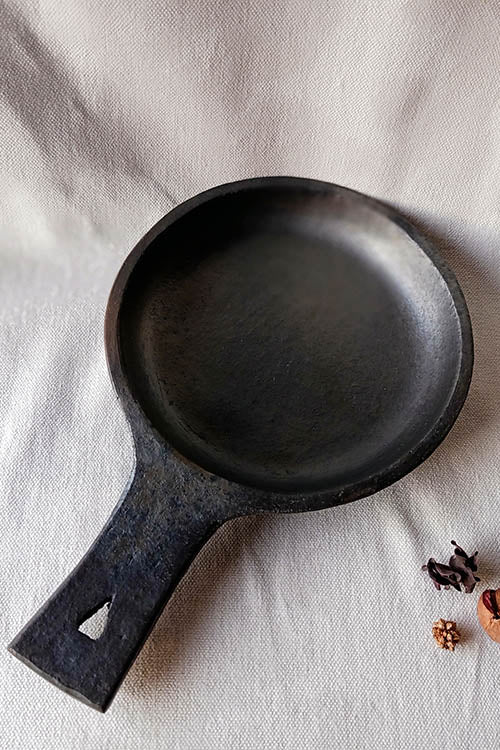 Terracotta by Sachii Longpi Black Pottery Skillet Round - Image 5