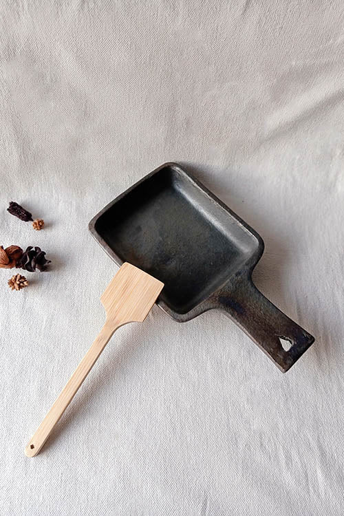 Terracotta by Sachii Longpi Black Pottery Skillet Square - Image 2