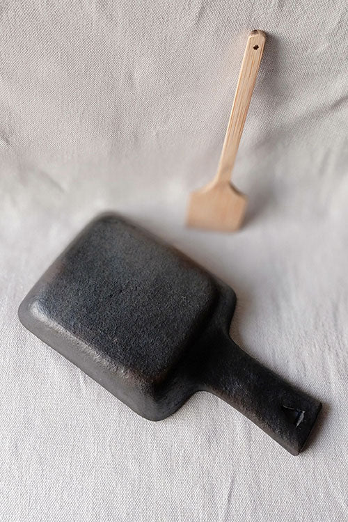 Terracotta by Sachii Longpi Black Pottery Skillet Square - Image 4