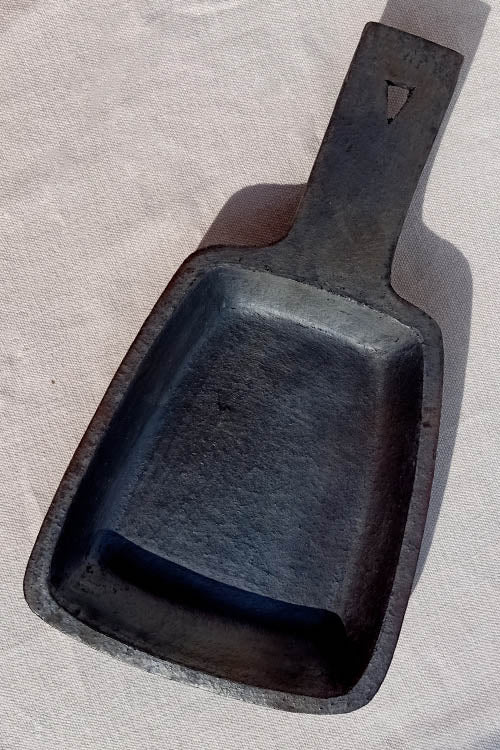 Terracotta by Sachii Longpi Black Pottery Skillet Trapezium - Image 2