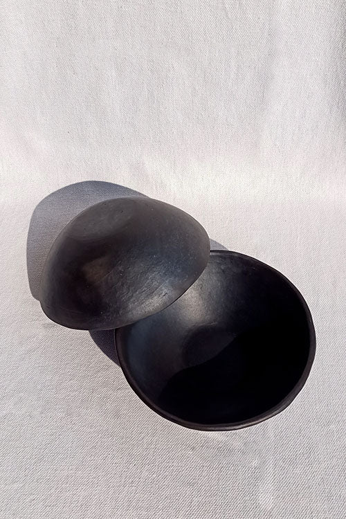 Terracotta by Sachii Longpi Black Pottery Soup/Salad Bowl - Image 6