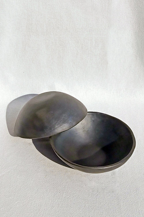 Terracotta by Sachii Longpi Black Pottery Soup/Salad Bowl - Image 8