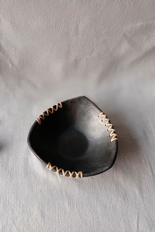 Terracotta by Sachii Longpi Black Pottery Triangular Serving Bowl - Image 6