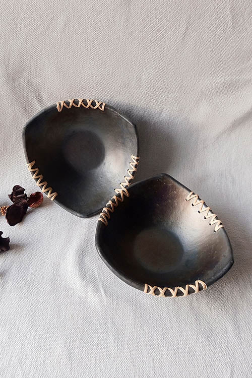 Terracotta by Sachii "Longpi Black Pottery Triangular Serving Bowls Set of 2" - Image 5