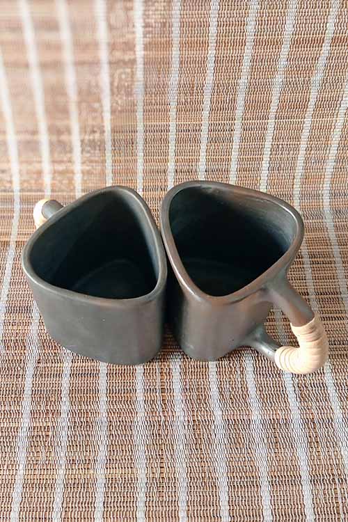 Terracotta by Sachii "Longpi Black Pottery Trikon Coffee Mug Large" - 1 Pic - Image 13