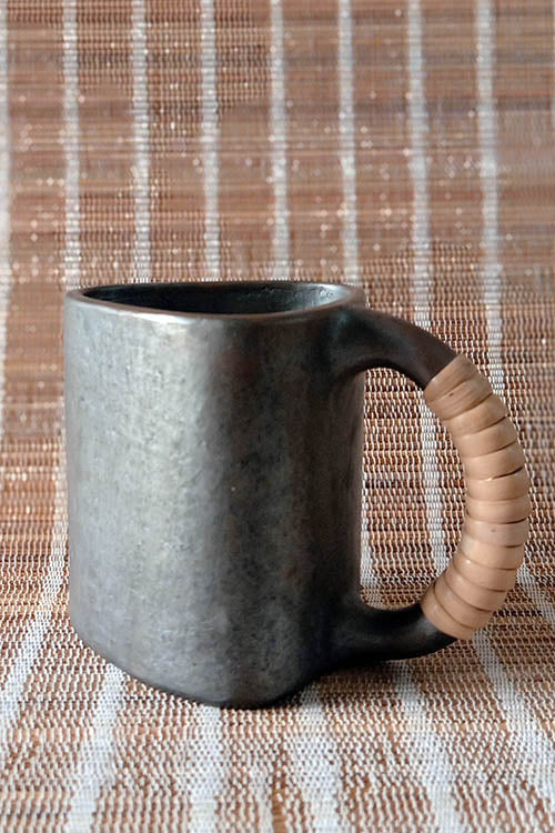 Terracotta by Sachii "Longpi Black Pottery Trikon Coffee Mug Large" - 1 Pic - Image 3