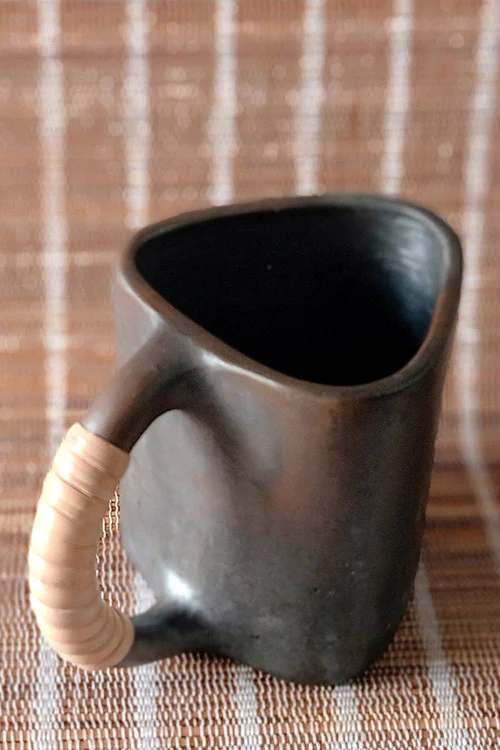 Terracotta by Sachii "Longpi Black Pottery Trikon Coffee Mug Large" - 1 Pic - Image 5