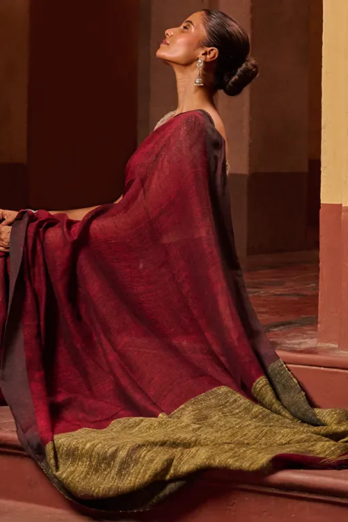 The ICH Bengal Vibes. Elegant Handwoven Patli Linen Saree - Crimson Drape - Image 2
