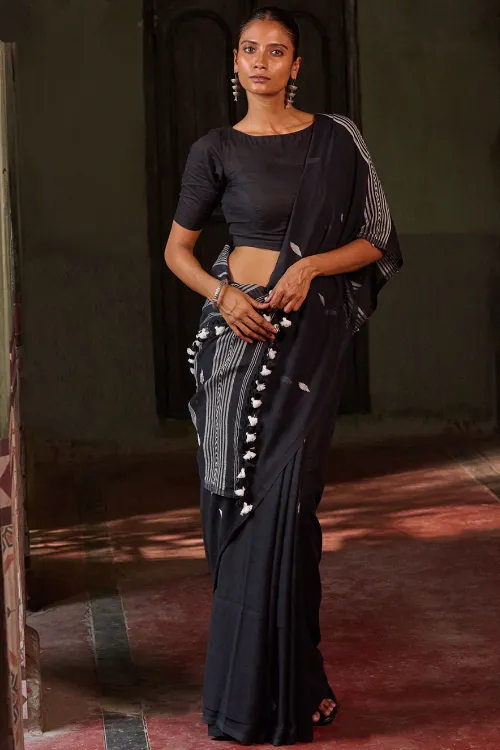 The ICH Bengal Vibes. Handwoven Jamdani Soft Mul Cotton Saree - Deep Monochrome - Image 3