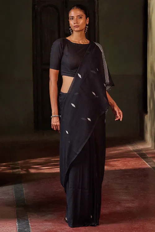 The ICH Bengal Vibes. Handwoven Jamdani Soft Mul Cotton Saree - Deep Monochrome - Image 4