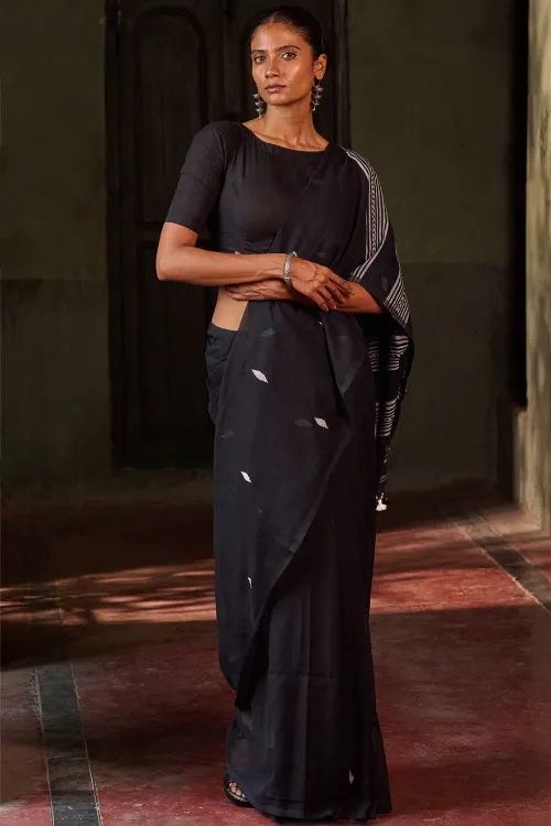 The ICH Bengal Vibes. Handwoven Jamdani Soft Mul Cotton Saree - Deep Monochrome - Image 5