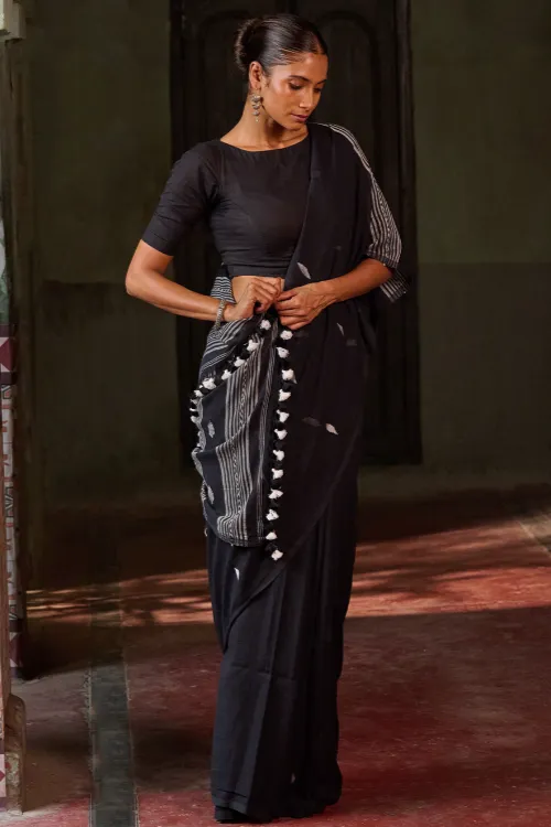 The ICH Bengal Vibes. Handwoven Jamdani Soft Mul Cotton Saree - Deep Monochrome - Image 6