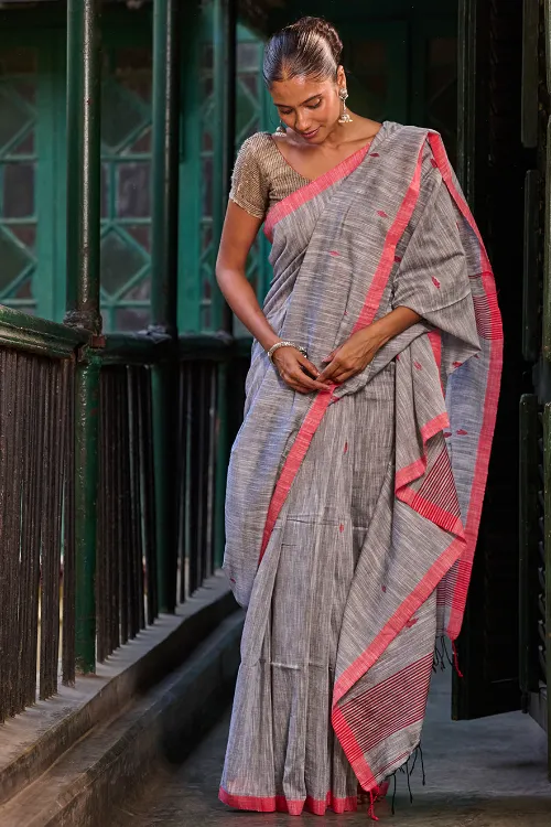 The ICH Bengal Vibes. Handwoven Jamdani Soft Mul Cotton Saree - Silver Smoke - Image 3