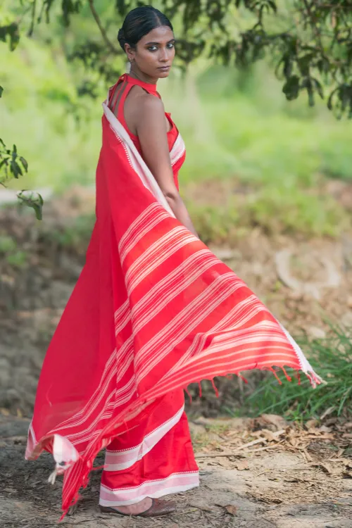 THE ICH Bengal Weaves. Handwoven Soft Cotton Saree - Crimson Glow - Image 5