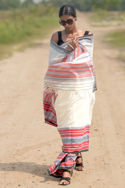 THE ICH Bengal Weaves. Handwoven Soft Cotton Saree - Ivory Tartan - Image 2