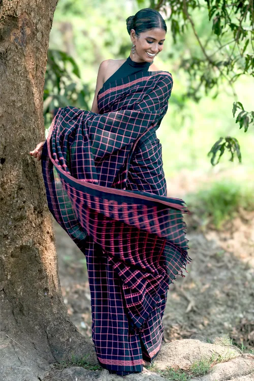 THE ICH Bengal Weaves. Handwoven Soft Cotton Saree - Rose Grid - Image 4