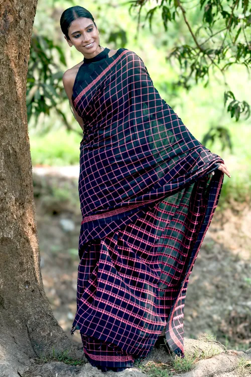 THE ICH Bengal Weaves. Handwoven Soft Cotton Saree - Rose Grid - Image 6