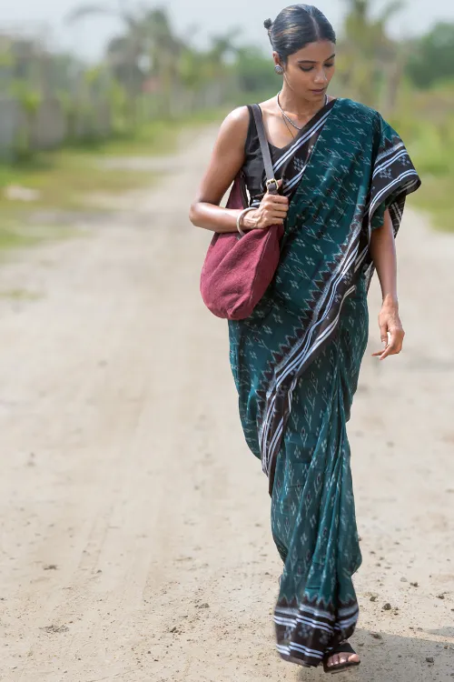 The ICH Sambalpuri Handwoven Ikat Soft Cotton Saree - Harit Tarang - Image 3
