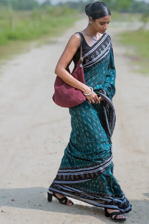 The ICH Sambalpuri Handwoven Ikat Soft Cotton Saree - Harit Tarang - Image 5