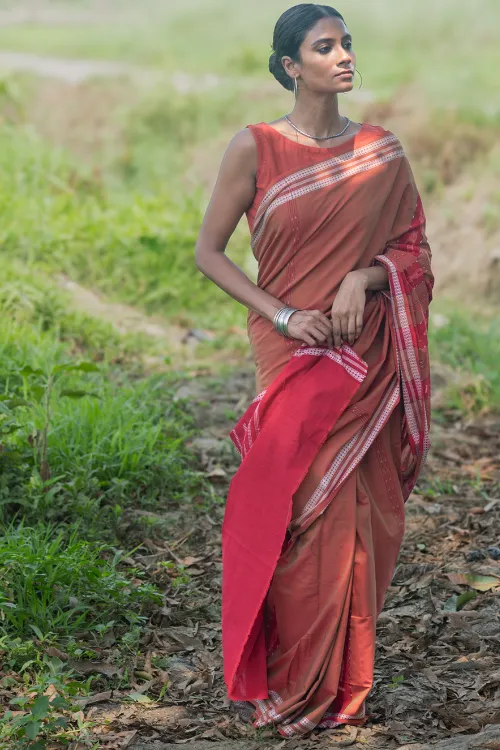 The ICH Sambalpuri Handwoven Ikat Soft Cotton Saree - Lal Mrinal - Image 2
