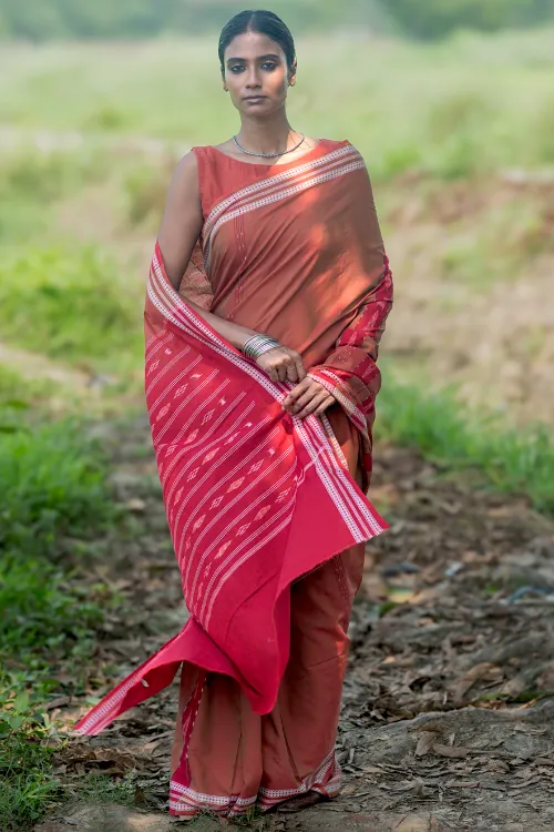 The ICH Sambalpuri Handwoven Ikat Soft Cotton Saree - Lal Mrinal - Image 4