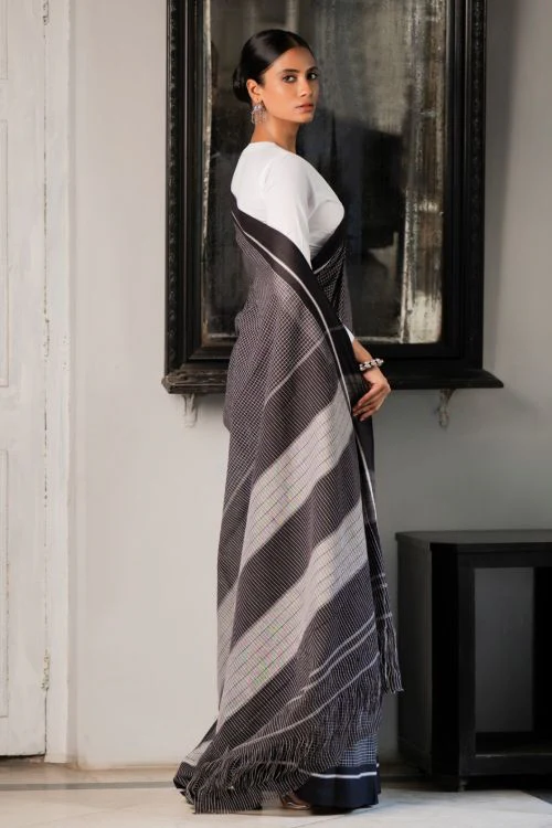 TICH Ethnic Elegance. Handwoven Pateda Aanchu Saree - Karungani - Image 4