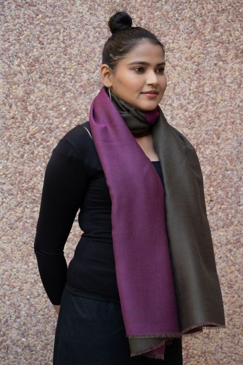 TICH Exclusive Reversible Soft Kashmiri Wool Stole - Deep Pink & Black - Image 10